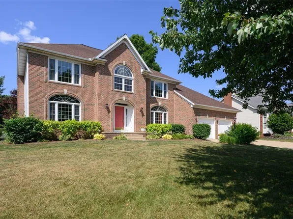 2739 Aylesbury St NW, North Canton, OH 44720