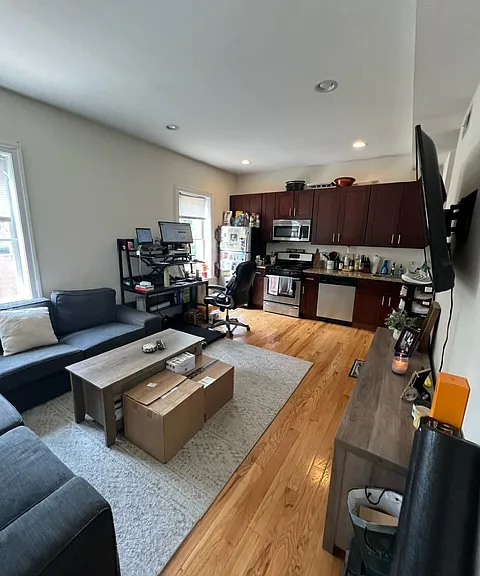 2101 Spring Garden St #2F — Photo 2