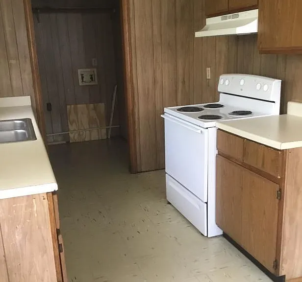 1418 Atkinson Dr — Photo 2