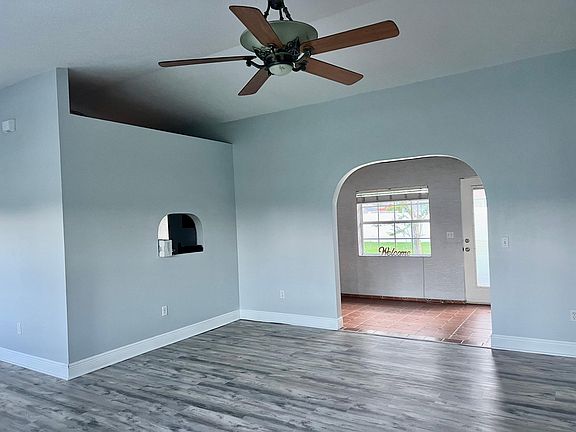 3rd image of 32 Rocking Horse Dr