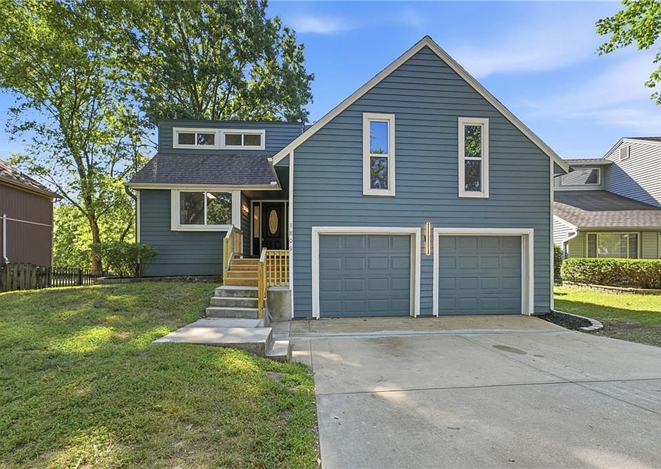 1st image of 1809 NE Gatewood Dr