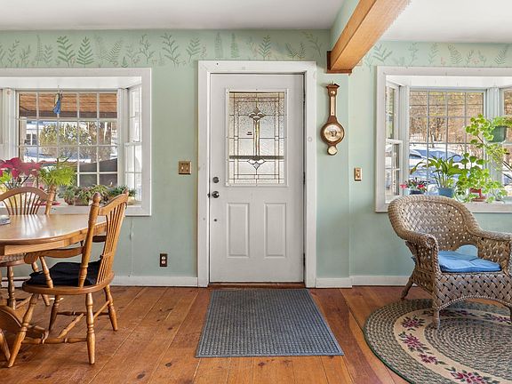 4th image of 93 S Main Rd