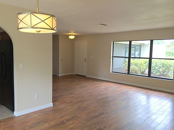 4th image of 167 Marion Oaks Dr