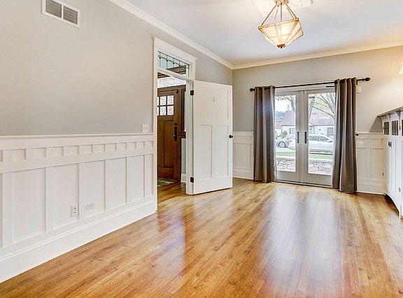 2nd image of 803 S 6th Ave