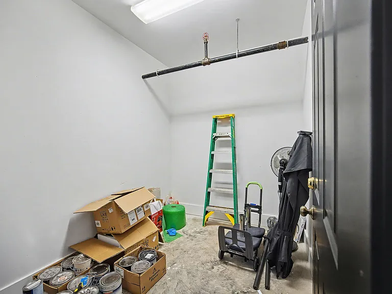 261 S Limestone St #304 — Photo 71
