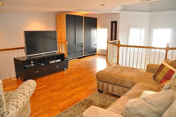Upstairs Loft/Den