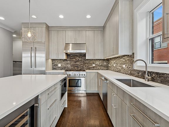 3rd image of 2018 W Lemoyne St #3E