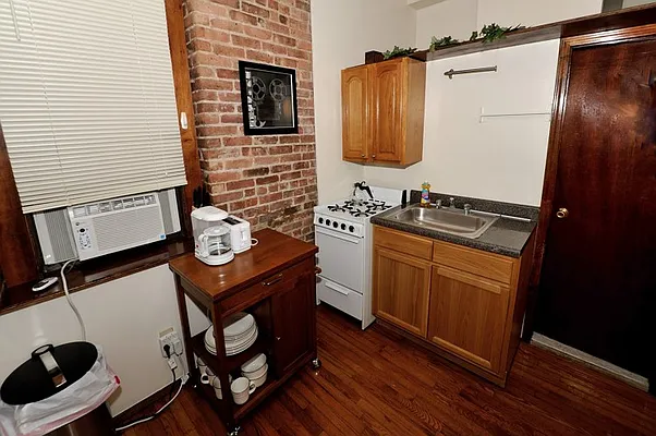 Rented by Manhattan Apartment Organization | media 9