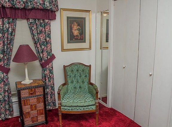 Bedrooms withwalk-in closets