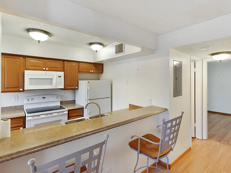 1705 Heatheridge Rd #G202 — Photo 3