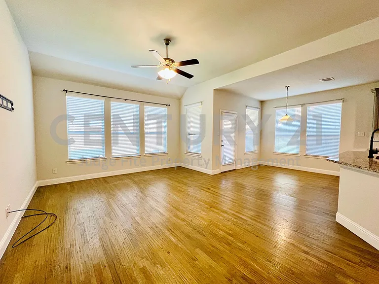 5644 Salt Springs Dr — Photo 2