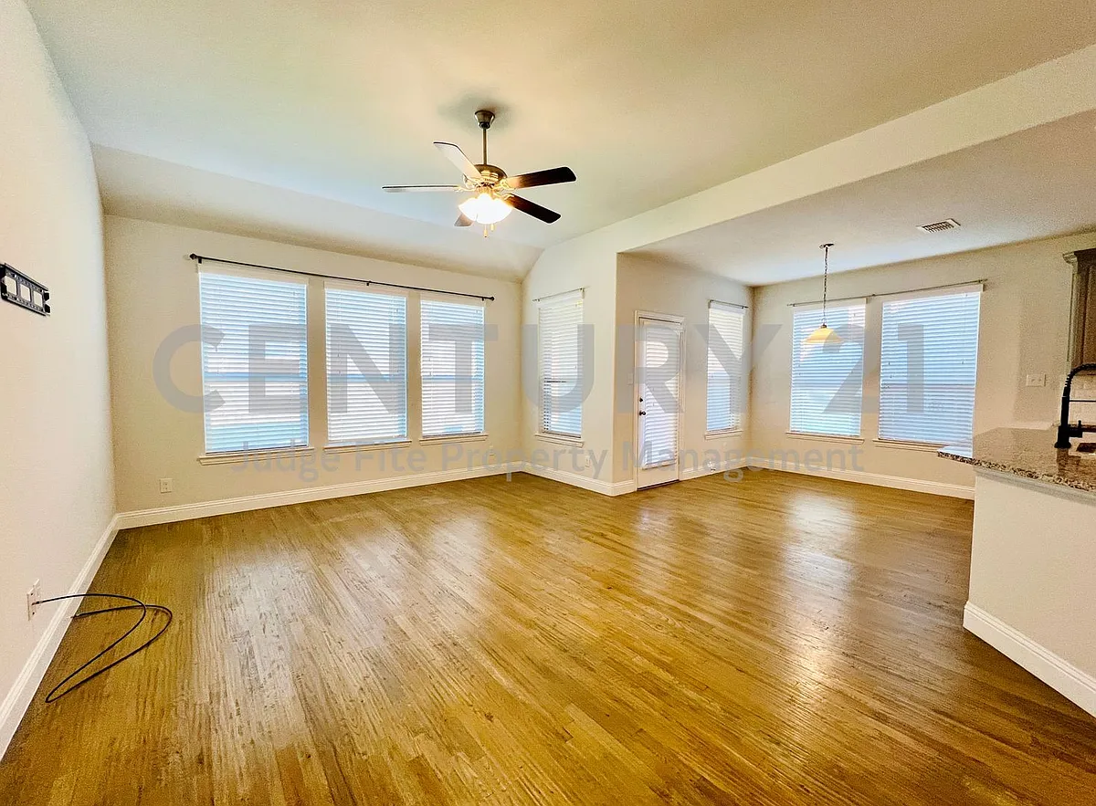 Building Photo - 5644 Salt Springs Dr