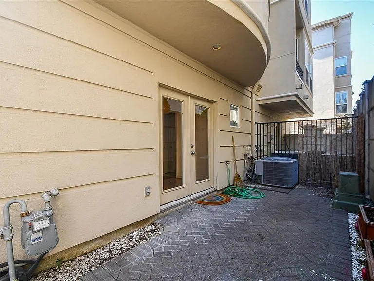 1515 Hyde Park Blvd #39 — Photo 33