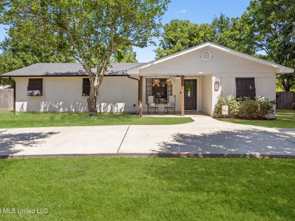 609 Beyer Dr, Bay Saint Louis, MS 39520