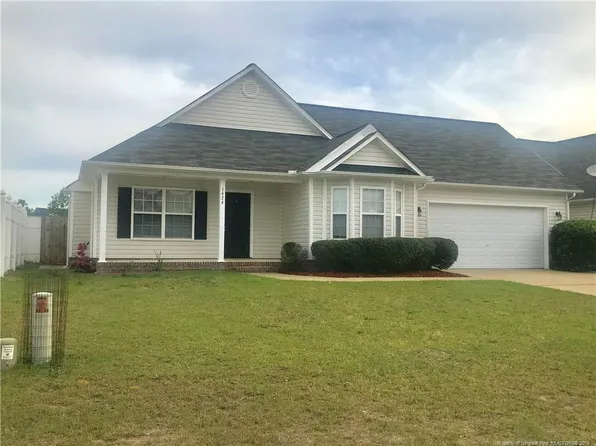 1424 Avoncroft Dr, Fayetteville, NC 28306
