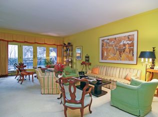 501 Oakwood Ave APT 1E, Lake Forest, IL 60045