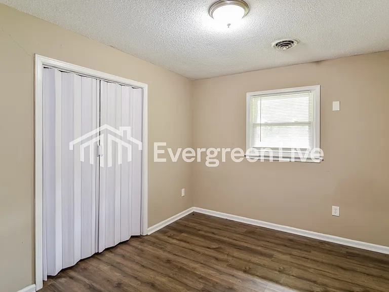 2124 Cottingham Dr — Photo 13
