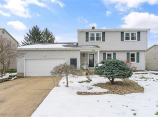 486 Oakridge Dr, Youngstown, OH