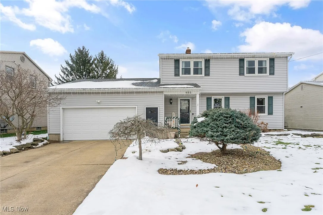 486 Oakridge Dr photo 1