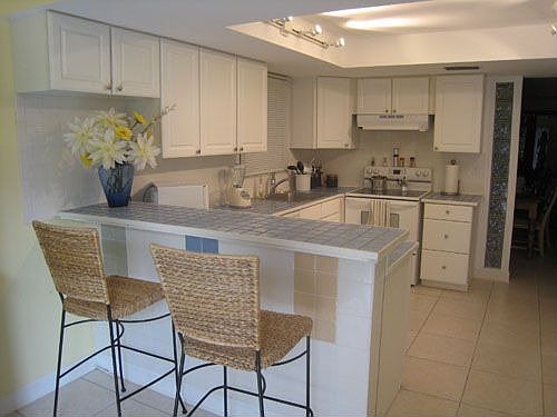 Kitchen/Breakfast Bar