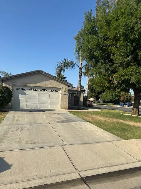 3 bed, 1427 sqft, $2,100 — Photo 2