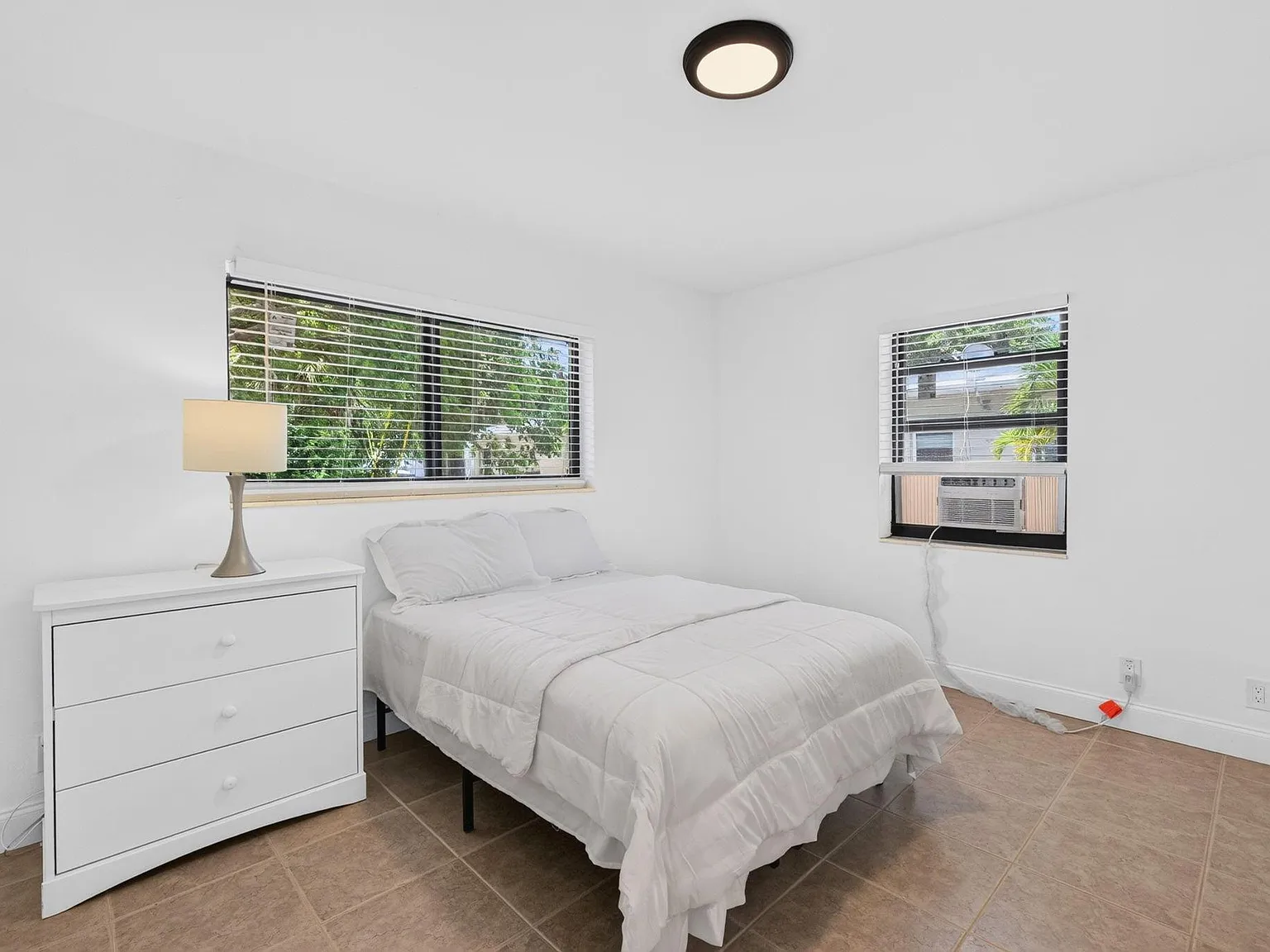 2 bed, 1.0 bath, 900 sqft, $1,364 — Photo 3