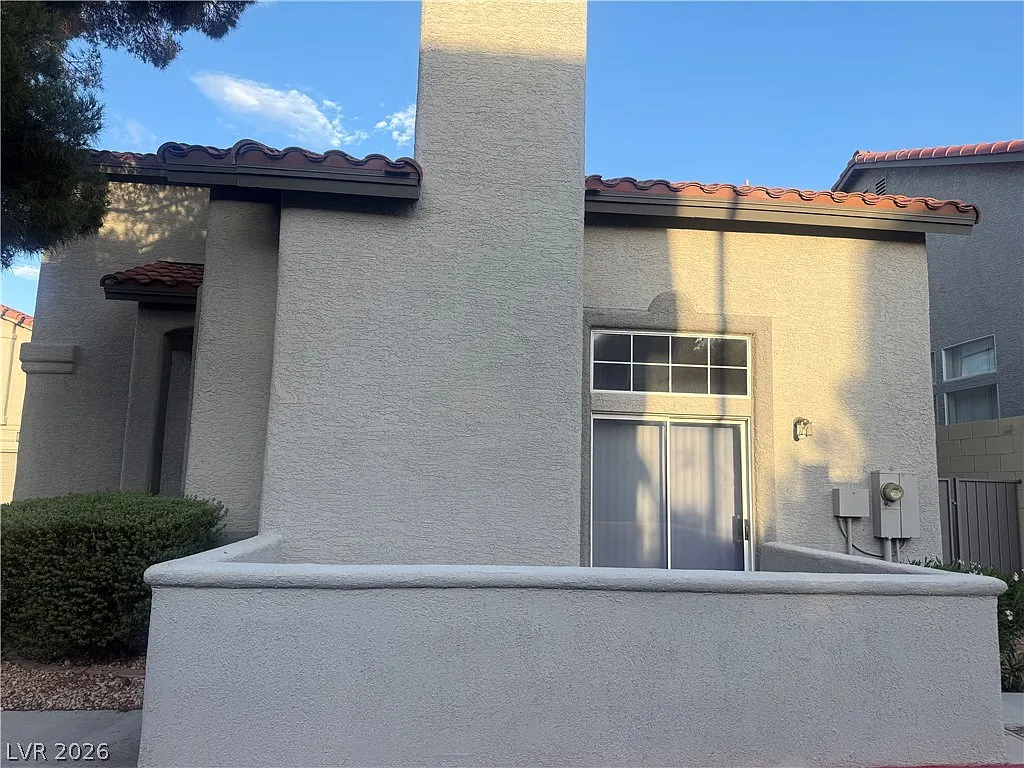 2 bed, 2.5 bath, 1368 sqft, $1,975 — Photo 2