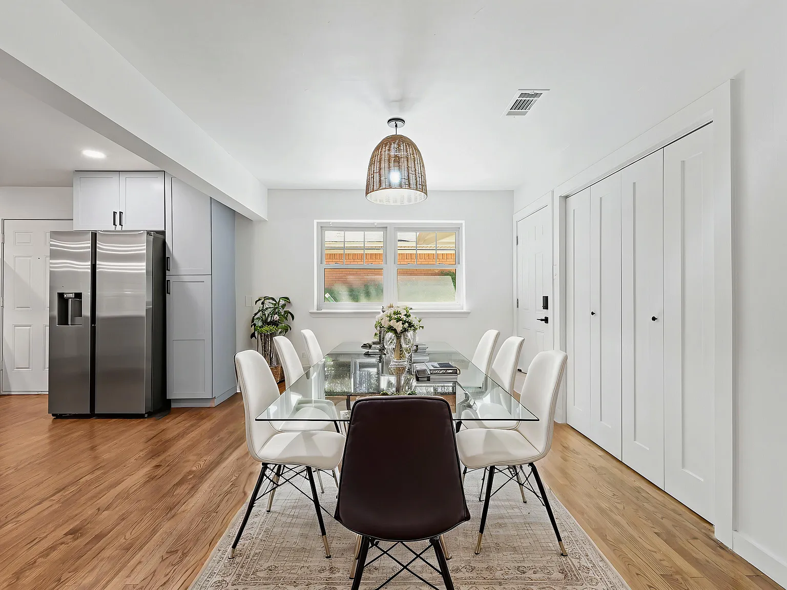 3 bed, 1370 sqft, $5,000 — Photo 4