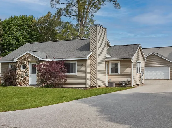 1215 Plainview Ave, Traverse City, MI 49686