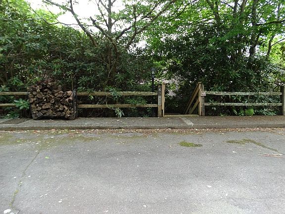 2nd image of 43 Villa Dr