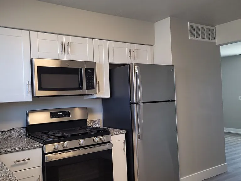 Jordanaire Apartments — Photo 20
