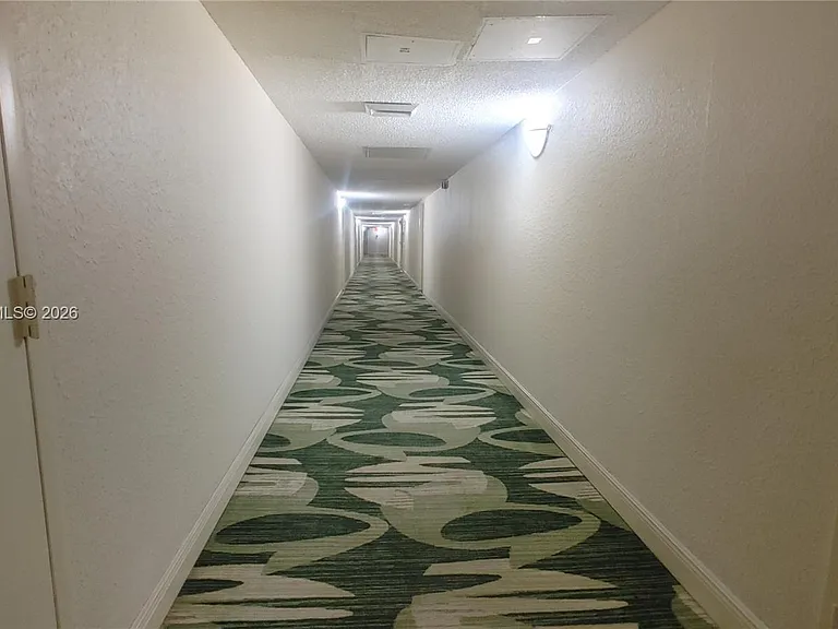 1000 Parkview Dr #125 — Photo 18