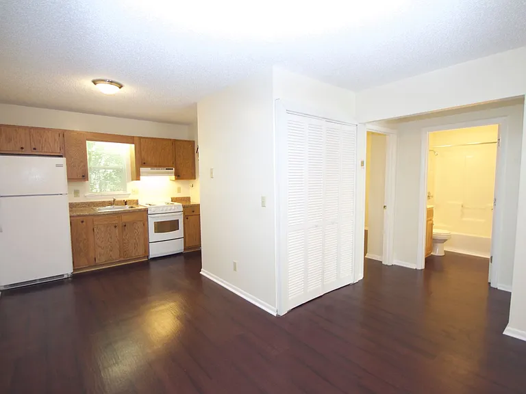 105 Bearwood Dr — Photo 1