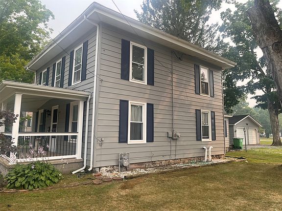 4th image of 438 Penn St