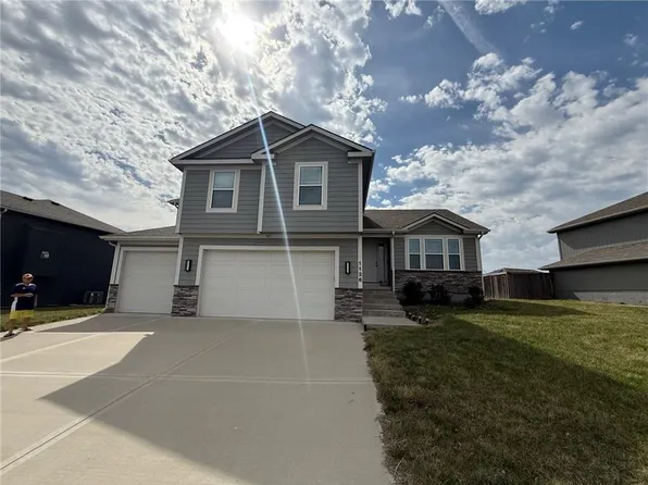 1126 N Holland Dr, Independence, MO 64056