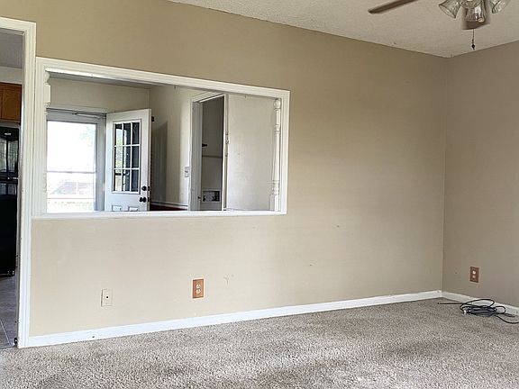 2nd image of 913 Ryan Dr