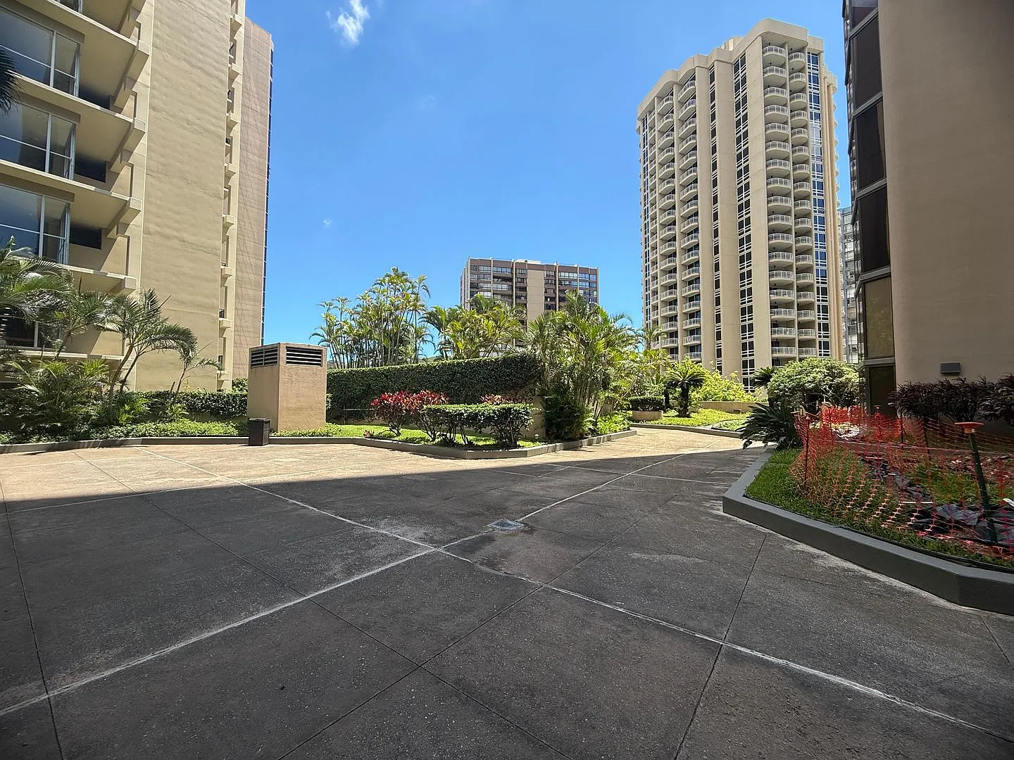 Studio/1ba/1 Pkg In Nuuanu Water/Sewer/Basic Cable & Wi-Fi Included! — Photo 2