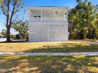 124 Holiday Dr, Pass Christian, MS 39571