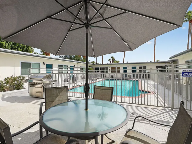 588 E. Mel Avenue - Hermosa Palms — Photo 34