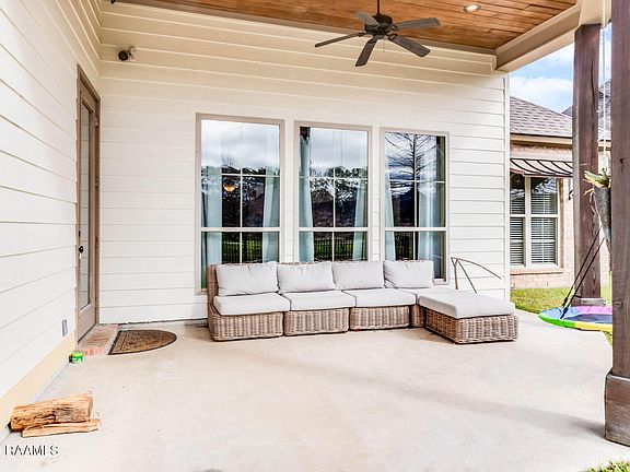 4th image of 111 La Villa Cir