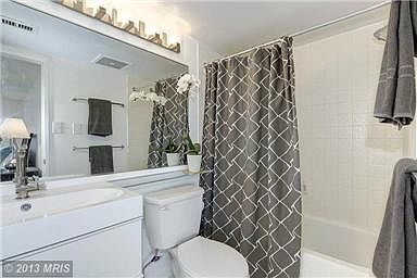 Bathroom (one of two)