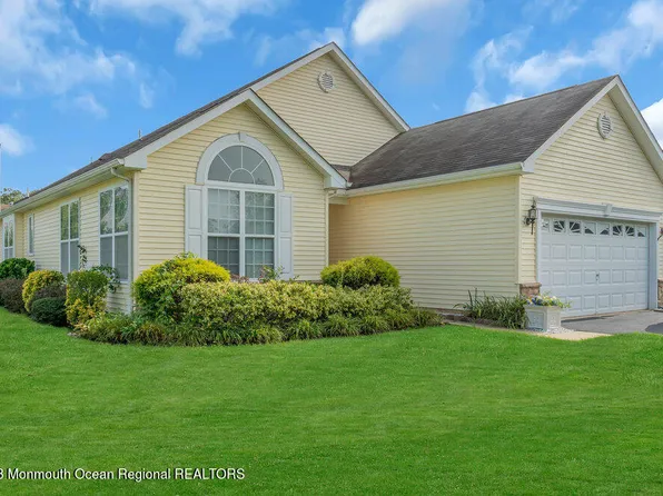 46 Kristin Court, Lakewood, NJ 08701