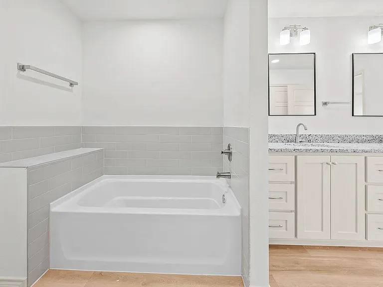14806 North Cres #1200 — Photo 11