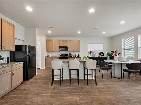 4th image of 116 Honeybee Ln