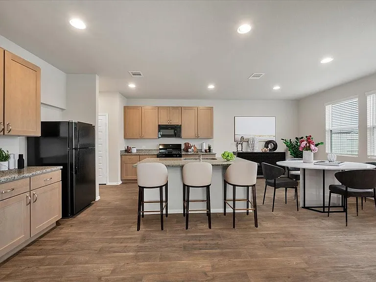 116 Honeybee Ln — Photo 4