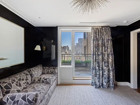 1049 5th Avenue image 12 of 19