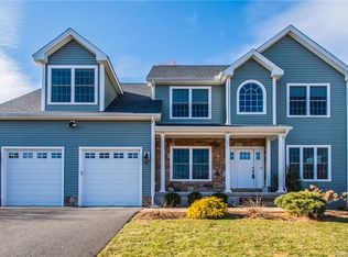 15 Stonegate Dr, Wethersfield, CT 06109