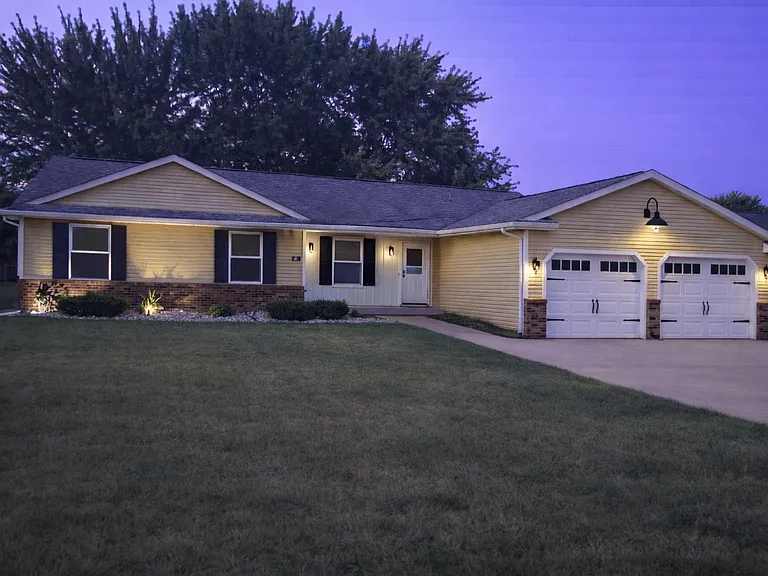 4586 Shattuck Rd — Photo 1