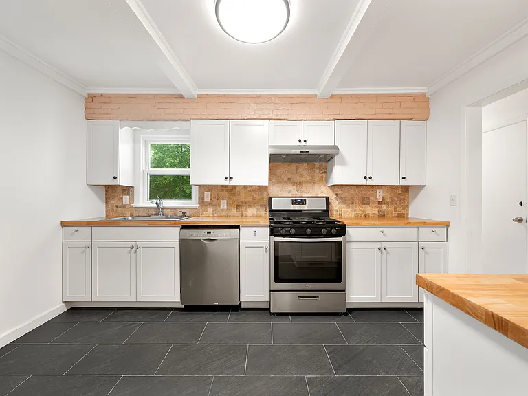 85 Serpentine Rd — Photo 3