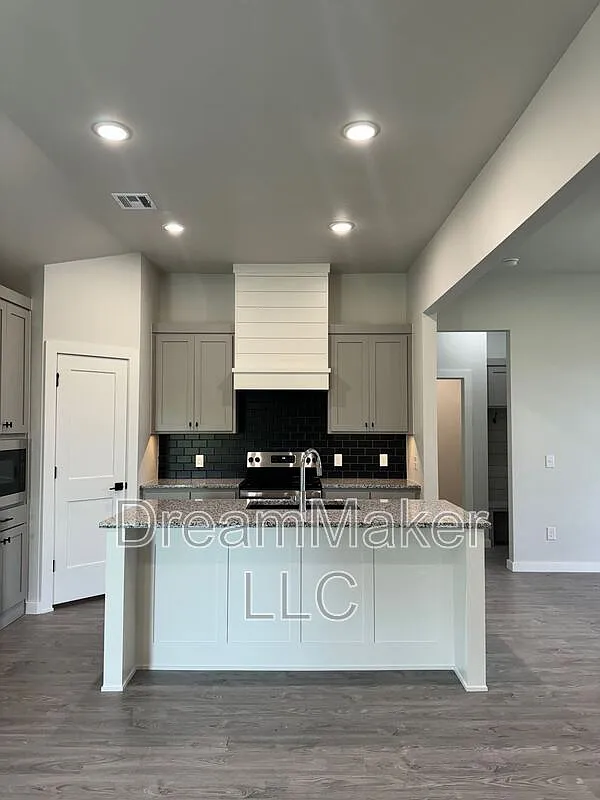 4 bed, 2.0 bath, 1742 sqft, $2,195 — Photo 3